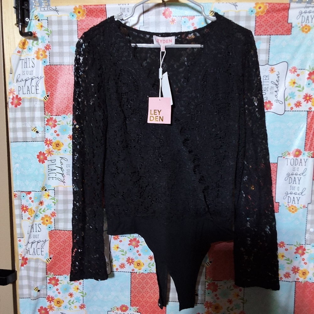 NWT LEYDEN BLACK LONG SLEEVE V-NECK BODY SUIT